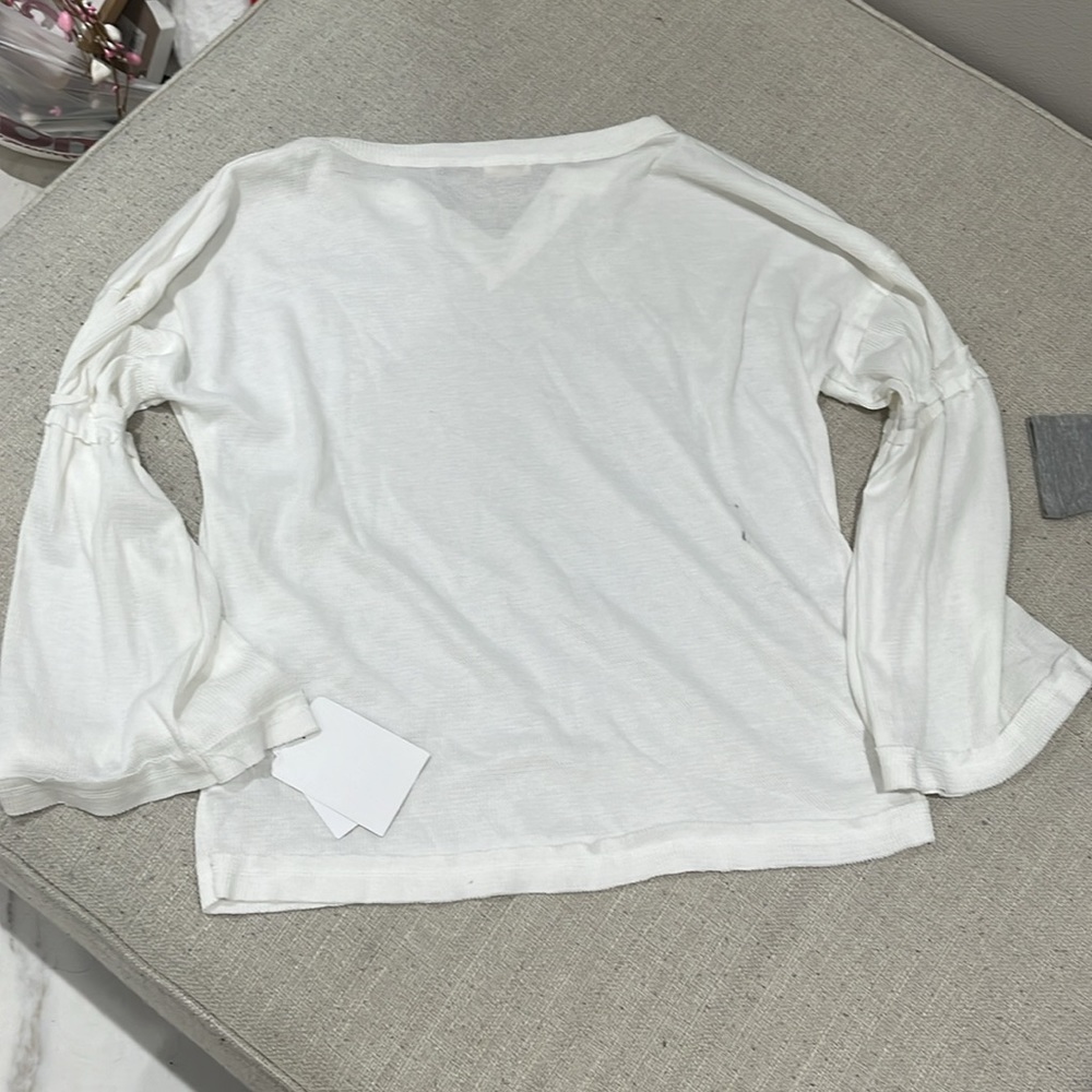 Baea Womens White Flare Sleeve V Neck Waffle Knit Thermal Top Shirt Size XL. - Picture 3 of 6
